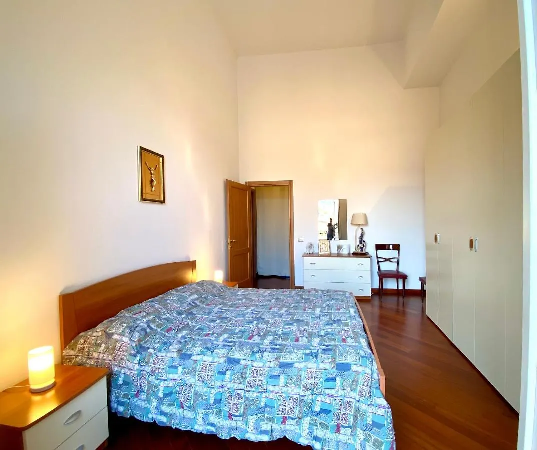 Elegante Appartamento In Centro Palerme